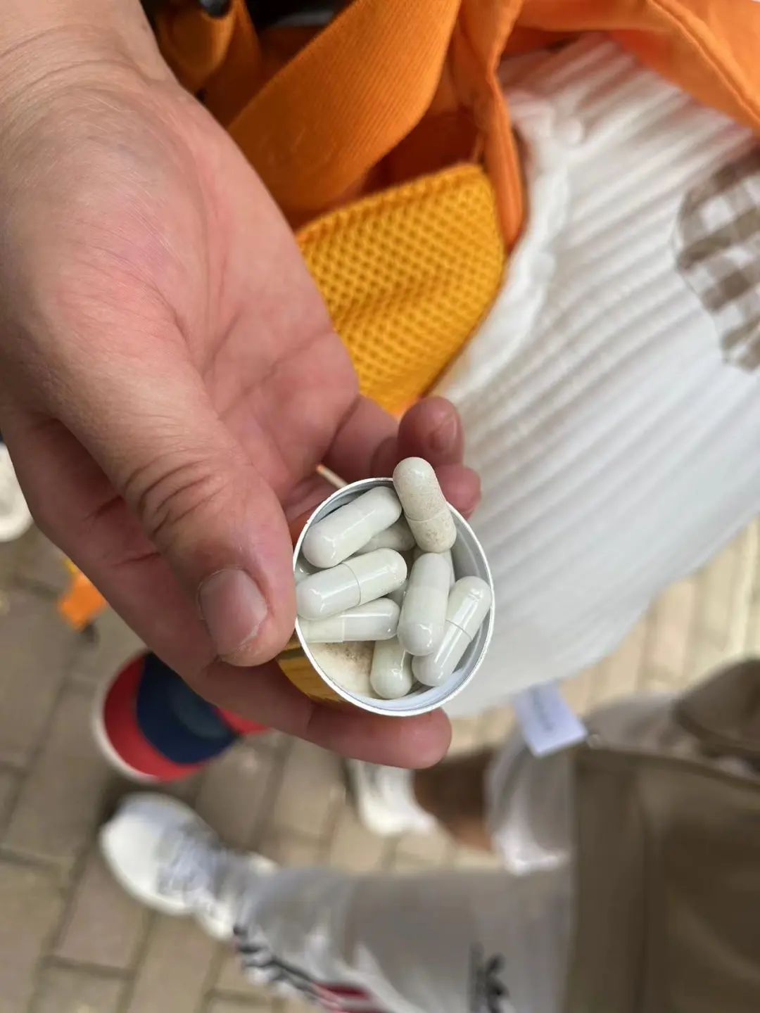 DƬ